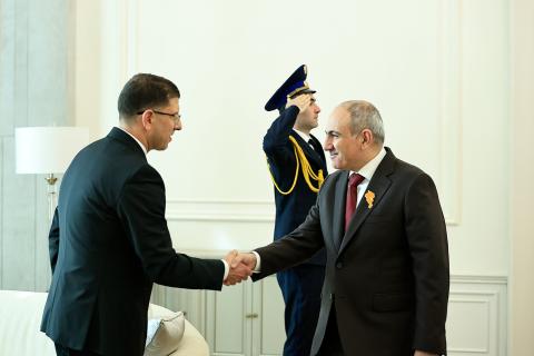 Le Premier ministre a reçu le nouvel ambassadeur de Bulgarie en Arménie