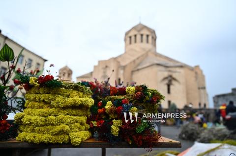 احتفلت الكنيسة الرسولية الأرمية المقدّسة بأحد الشعانين-صور-