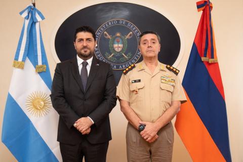 گفتوگوی سفیر ارمنستان و وزیر دفاع آرژانتین درباره توسعه همکاریها