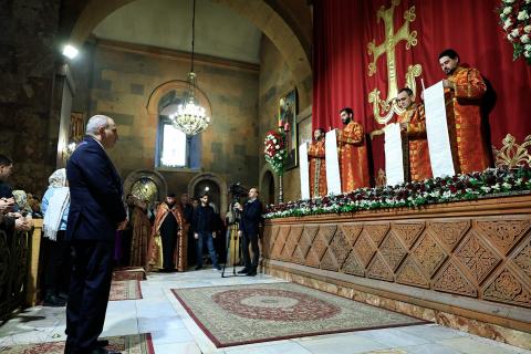 رئيس الوزراء الأرمني نيكول باشينيان يحضر قدّاس الشموع بمناسبة عيد القيامة المقدّسة للسيد المسيح في كنيسة القديس سركيس