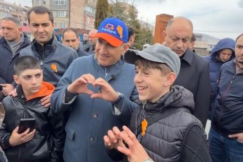 Премьер-министр РА заверил жителей Севана, что городская школа № 3 будет полностью перестроена на новом месте