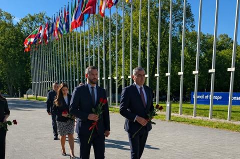 Armenian delegates to PACE commemorate genocide victims