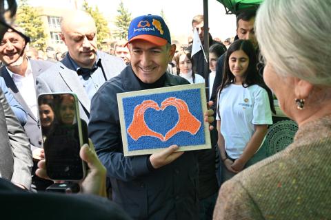 Pashinyan joins Citizen’s Day celebrations in Yerevan