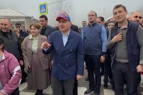 В поселке Чинчин расширенной общины Берд будет построен образовательный комплекс. Никол Пашинян пообщался с жителями