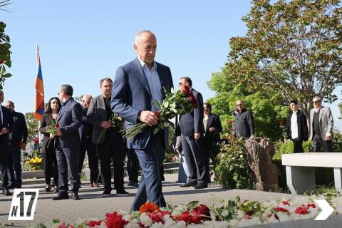 «Հայաստան» դաշինքի անդամները քարոզարշավի երկրորդ օրն այցելել են Եռաբլուր