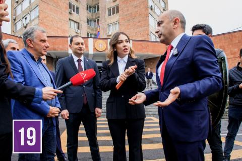 «Լուսավոր Հայաստան»-ը ՀԿԱԾ բակում բողոքի ակցիա է իրականացրել. արձագանքել է նախարարը