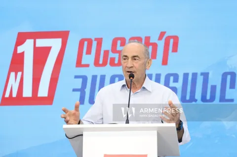 Ռոբերտ Քոչարյանը Վանաձորում խոստացել է վերականգնել քաղաքի արդյունաբերական համբավն ու կառուցել ճոպանուղի