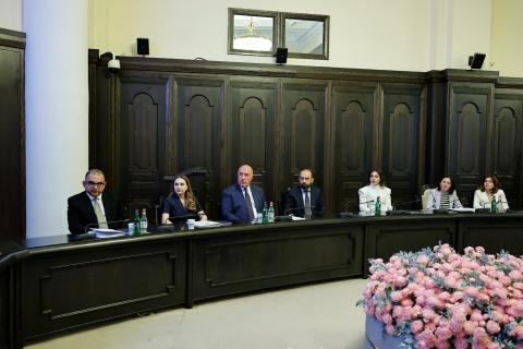 Կառավարությունն առաջարկում է վերանայել պաշտոնյաների վարձատրության համակարգը