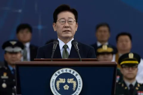 South Korea's Lee urges Pyongyang to restore dialogue