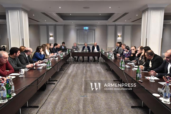 部长米基塔尔·哈亚佩提扬介绍了亚美尼亚高科技部门的国家支持项目