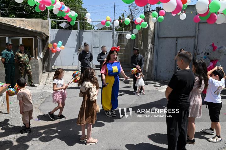 به مناسبت روز جهانی حمایت از کودکان، برنامههایی در ندامتگاه «بیمارستان محکومان» وابسته به وزارت دادگستری جمهوری ارمنستان برگزار شد
