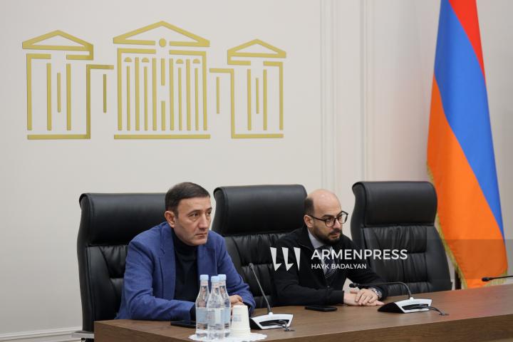 Press briefings in parliament