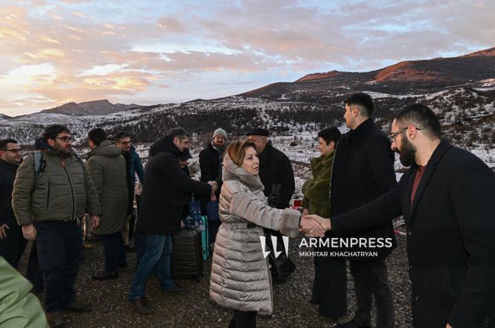 Representantes de la sociedad civil azerbaiyana llegaron a Armenia a través de la ruta terrestre demarcada