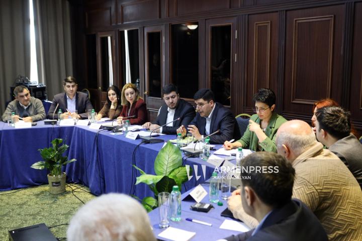 Continúan las mesas redondas entre representantes de las sociedades civiles de Armenia y Azerbaiyán en el marco de la iniciativa "Puente de Paz".