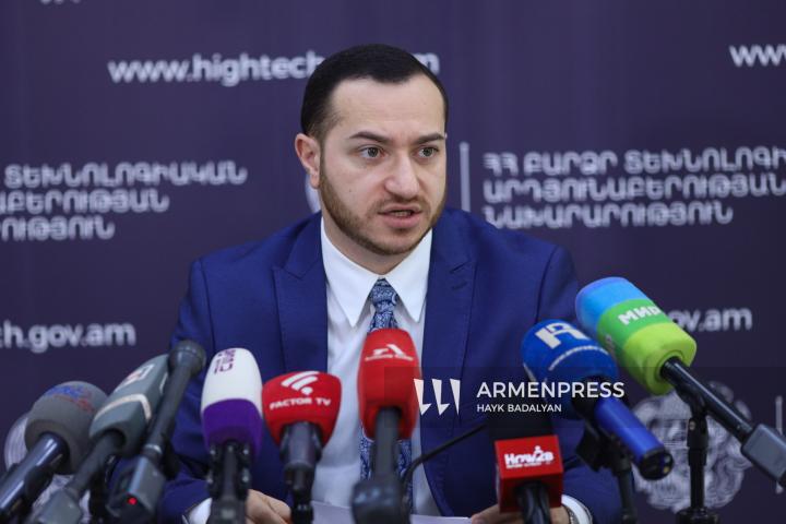 Conferencia de prensa del ministro de Industria de Alta Tecnología de Armenia