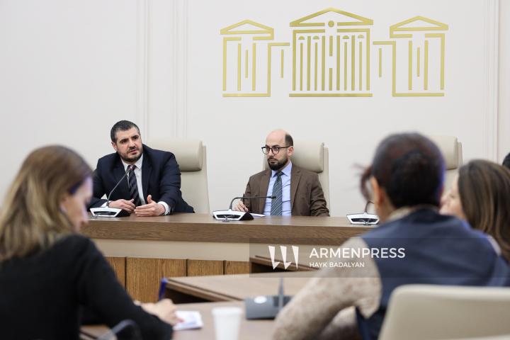 ԱԺ հերթական նիստերին հաջորդող խորհրդարանական ճեպազրույցներ