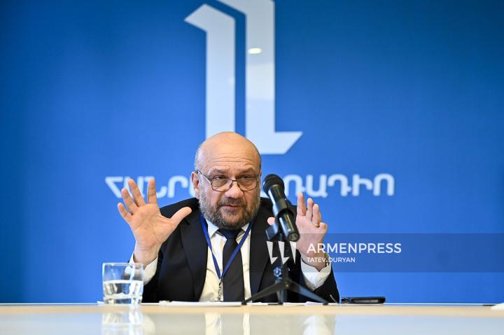 Conferencia de prensa sobre el centenario de la radio armenia