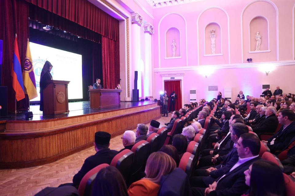 Ալեն Սիմոնյանը մասնակցել է Վաղարշապատի նորընտիր համայնքապետ Արգիշտի Մեխակյանի երդմնակալության արարողությանը