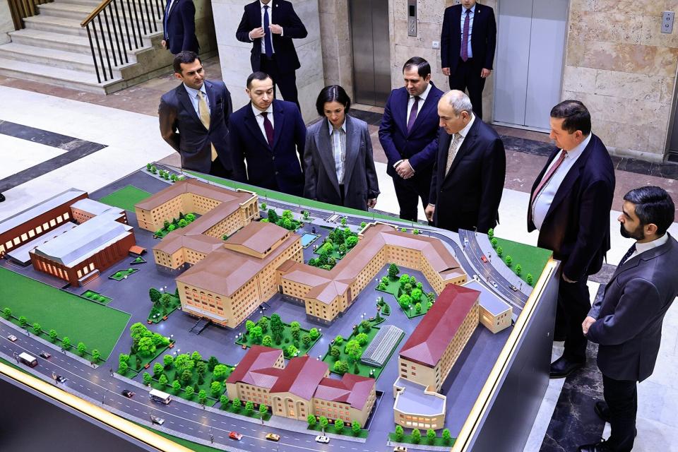 ՀՀ վարչապետը ԵՊՀ-ում ծանոթացել է նոր գերհամակարգչային կենտրոնի գործունեությանը