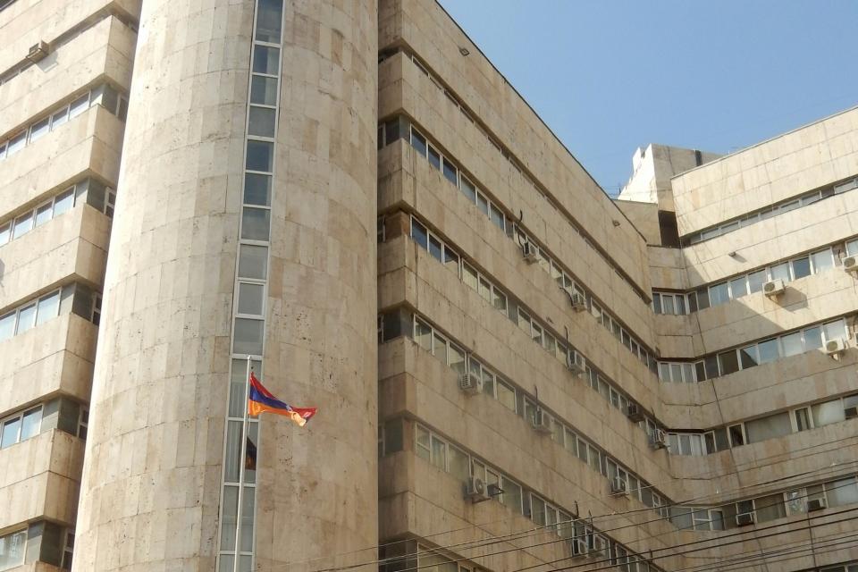 Մասնավոր պահնորդական ընկերության աշխատակիցը իրեն ամրակցված զենքից պատահական կրակոց է արձակել