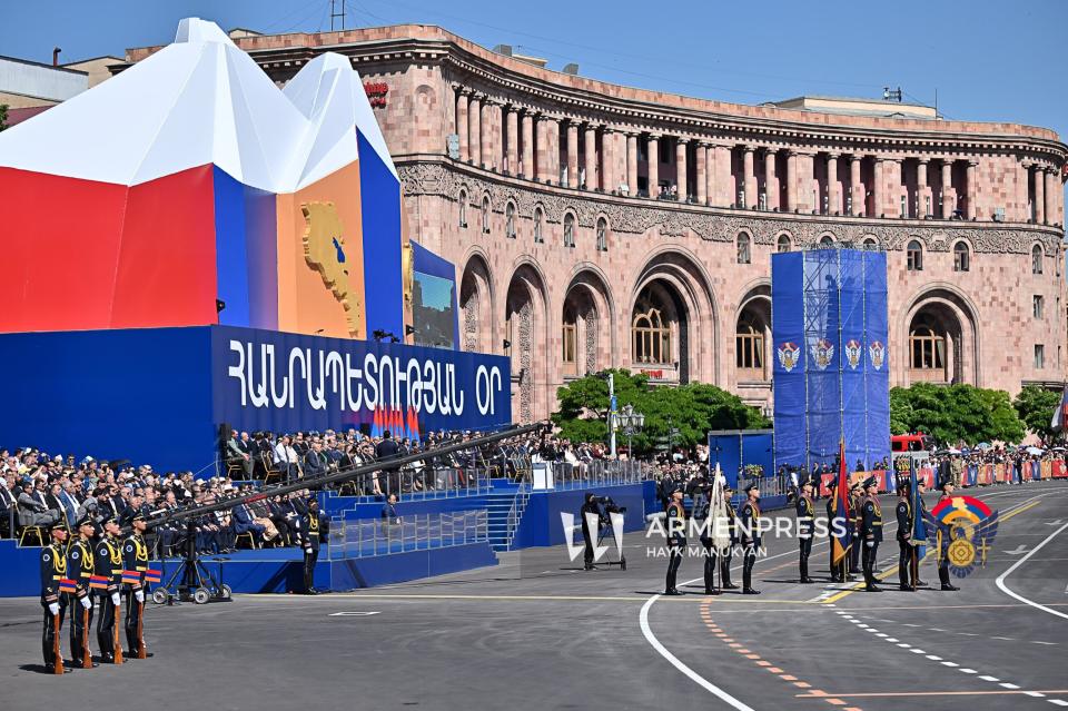 რესპუბლიკის დღისადმი მიძღვნილი სამხედრო აღლუმი