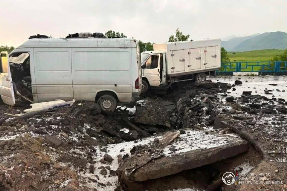 Երևան-Սևան ավտոճանապարհին կայծակի հարվածից կամուրջ է փլուզվել. տուժածներ չկան