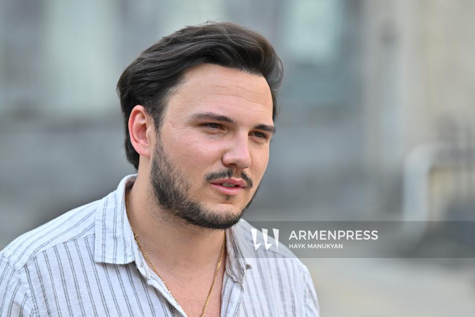 «Je suis heureux de présenter l’héritage du grand chansonnier»: Titiano, «La voix d’Aznavour», évoque l’Arménie, ses concerts et ses projets