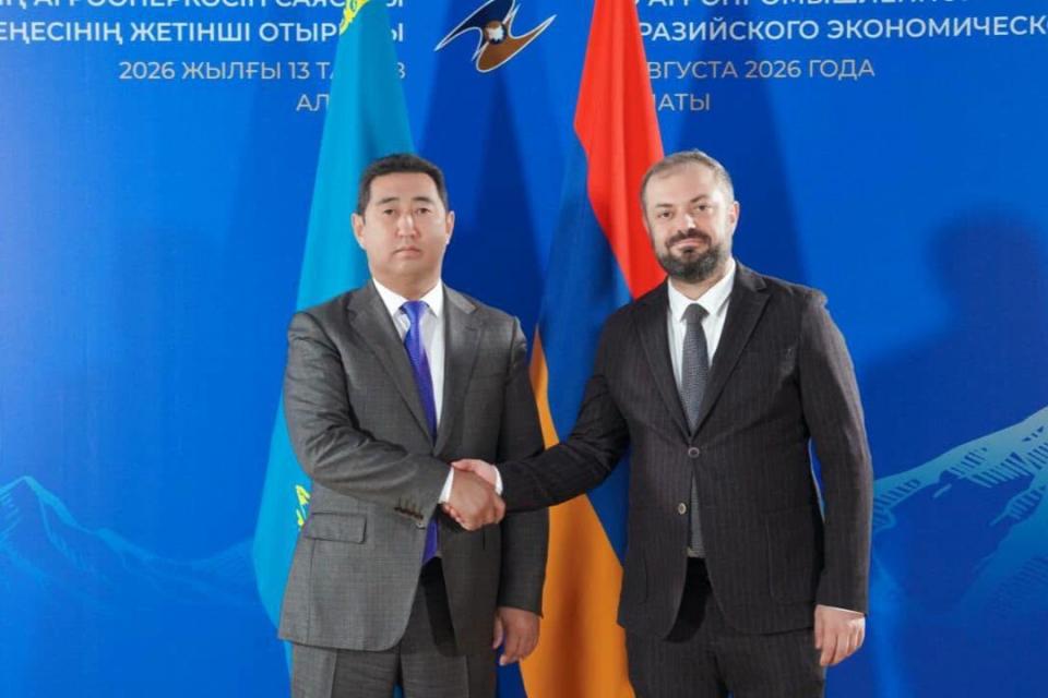 Գևորգ Պապոյանը հանդիպել է Ղազախստանի գյուղատնտեսության նախարարի հետ