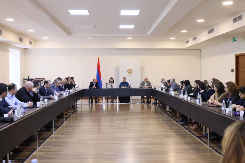 ՀՀ ԿԳՄՍ նախարարը գիտական ինստիտուտների ղեկավարների հետ քննարկել է ոլորտի առաջիկա անելիքները