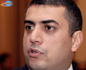 Armen Arzumanyan commented on the format of Serzh Sargsyan-Raffi Hovhannisyan meeting&#39;s coverage | ARMENPRESS Armenian News Agency - 709188