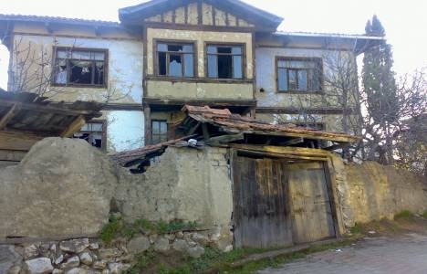 Թուրքական Taraf պարբերականը արձանագրել է Թուրքիայի տարածքում հայկական 
շինությունների ավերն ու թալանը