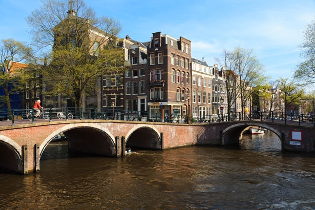 Один из старейших мостов Амстердама переименован в «Армянский»