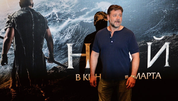 Pope Francis blesses film Noah at meeting with Russell Crowe