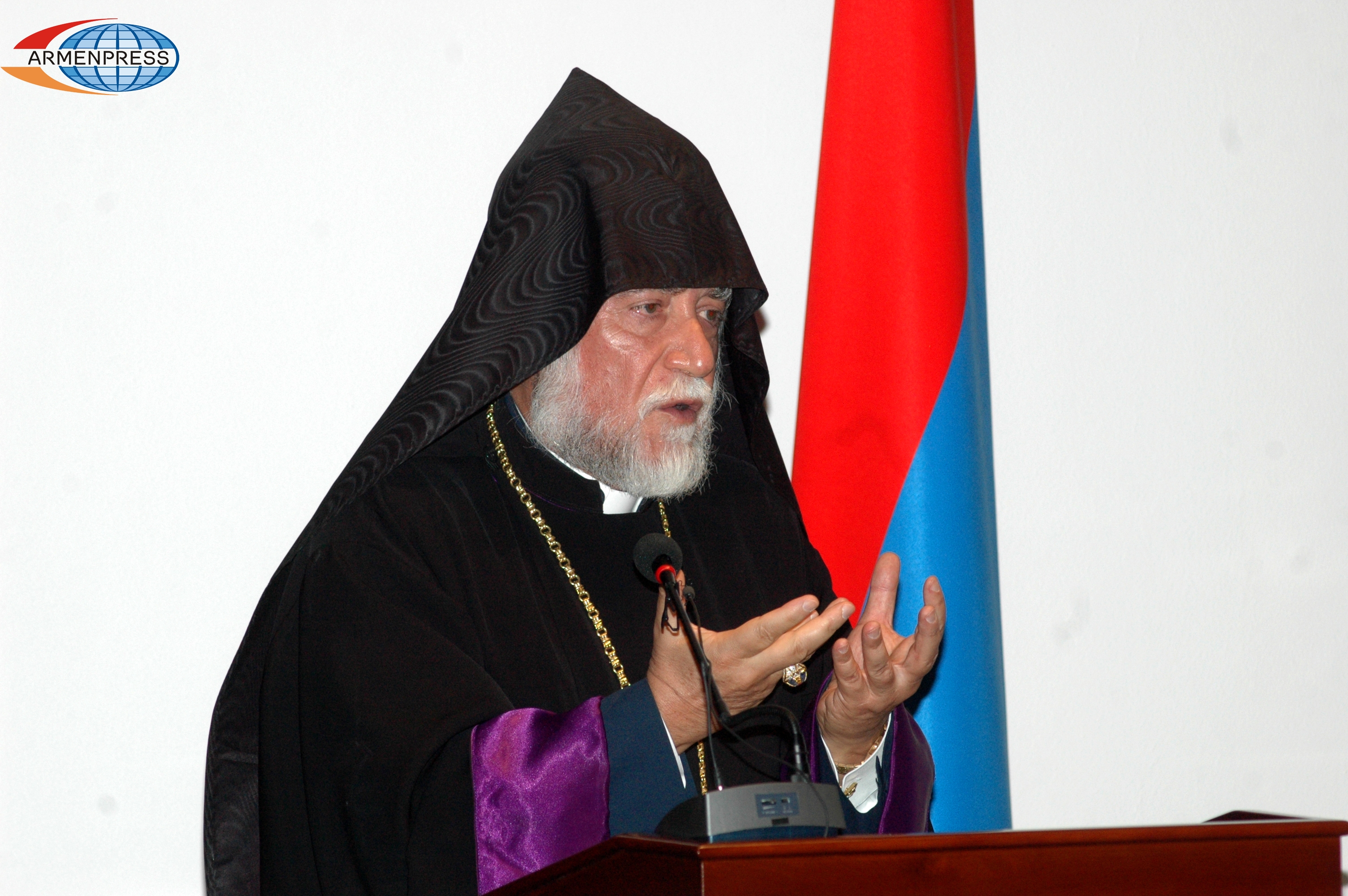 Католикос Арам Первый предложил ООН обсудить возможность разоружения района 
Кессаб