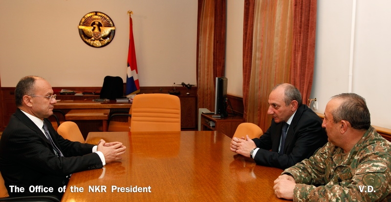 NKR President and Armenia’s Defense Minister discuss issues on army construction