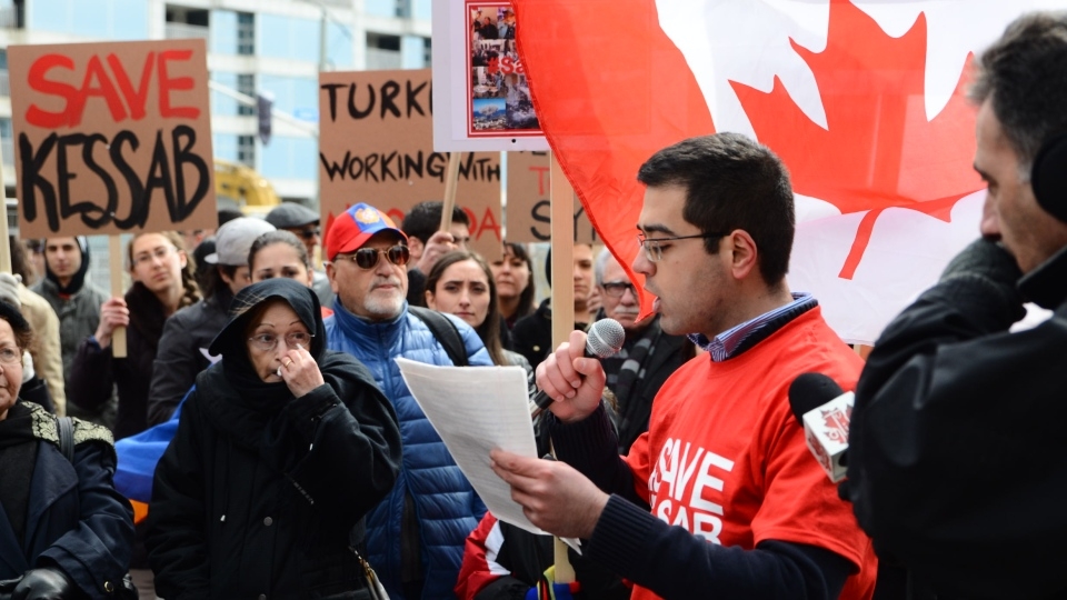 Армяне Канады провели акцию протеста у турецкого консульства в Торонто