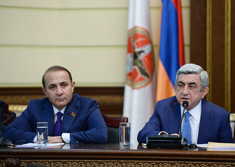 Президент Армении официально назначает Овика Абрамяна на пост премьер-
министра страны