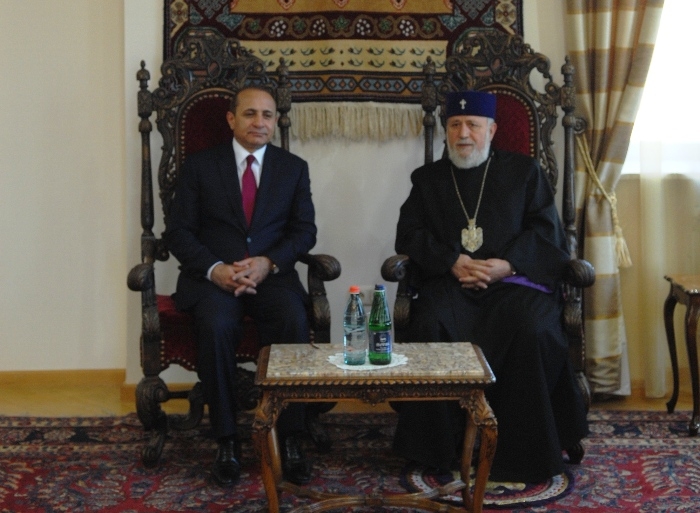 Armenia’s newly appointed PM visits Mother See of Holy Etchmiadzin