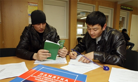 СФ одобрил закон, обязывающий трудовых мигрантов сдавать русский язык