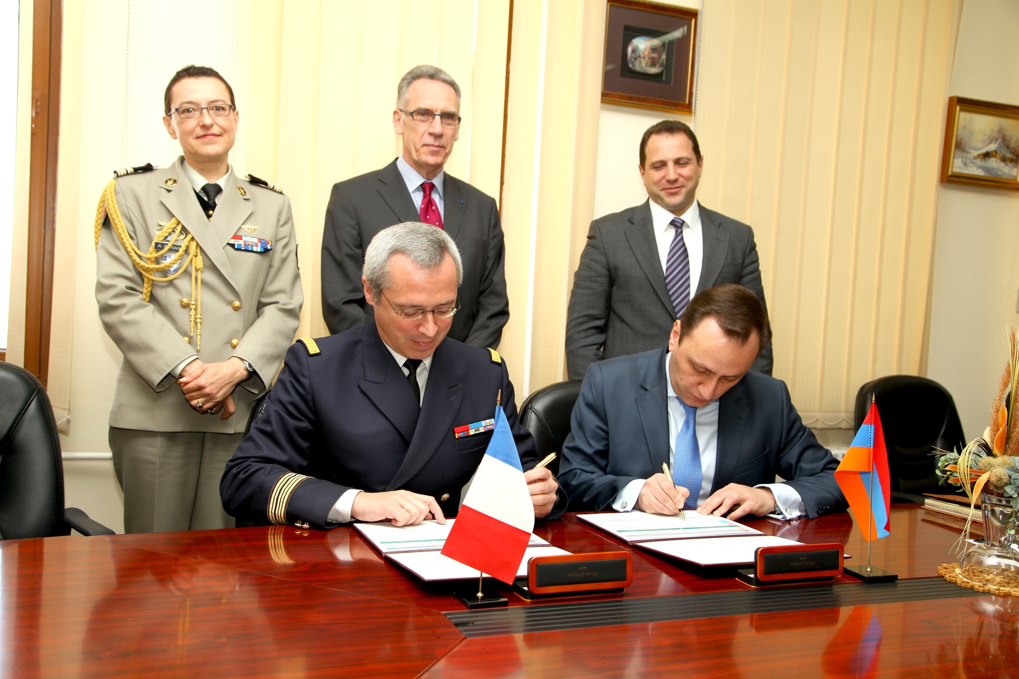 Министерства обороны Армении и Франции подписали дополненный план сотрудничества 
на 2014 год