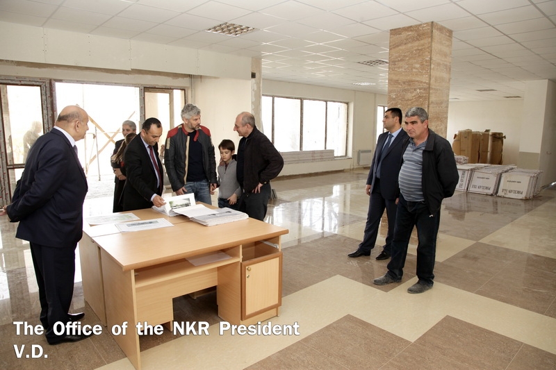 Президент НКР и меценат Саркисов посетили стройплощадку возводимого в Степанакерте 
нового корпуса средней школы N1