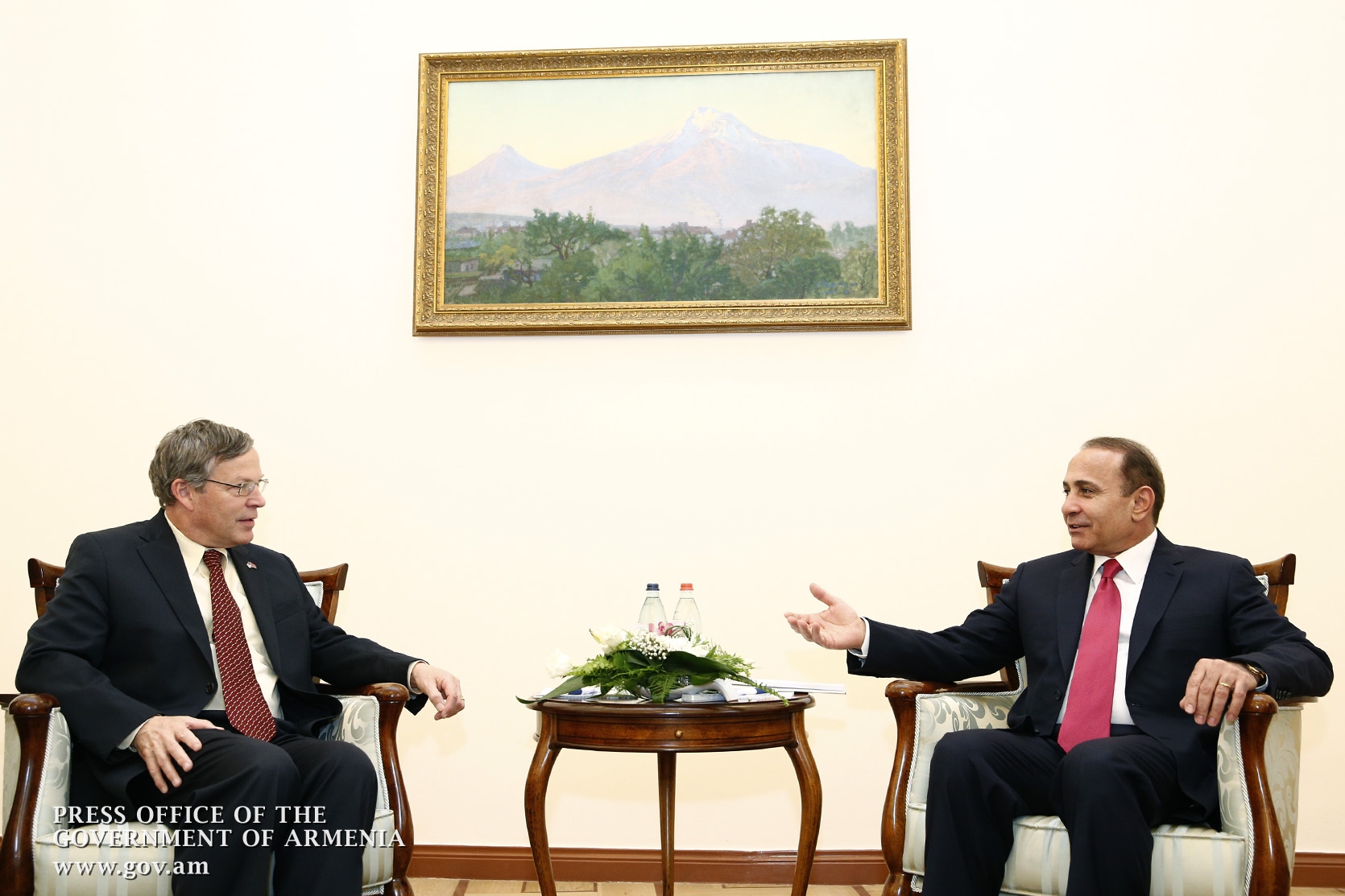 Премьер-министр Армении посол США подтвердили готовность к продолжению 
сотрудничества 