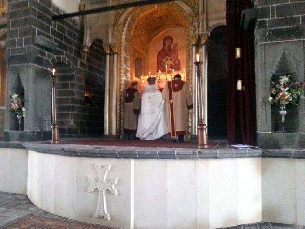 В армянской церкви Св. Богородицы в Диарбекире отметили Пасху и окрестили младенца