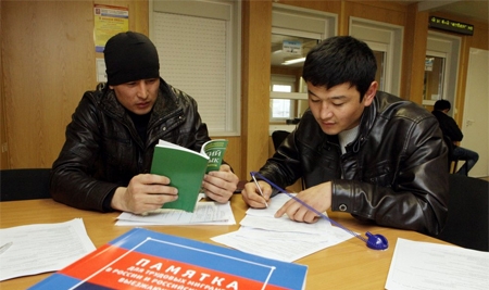 Путин подписал закон, обязывающий мигрантов подтверждать знание русского языка