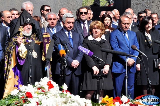 Հայաստանի բարձրագույն ղեկավարությունը հարգանքի տուրք մատուցեց Հայոց 
ցեղասպանության անմեղ զոհերի հիշատակին