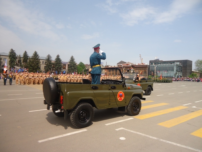 For first time in Gyumri’s history Armenian-Russian troops held joint parade
