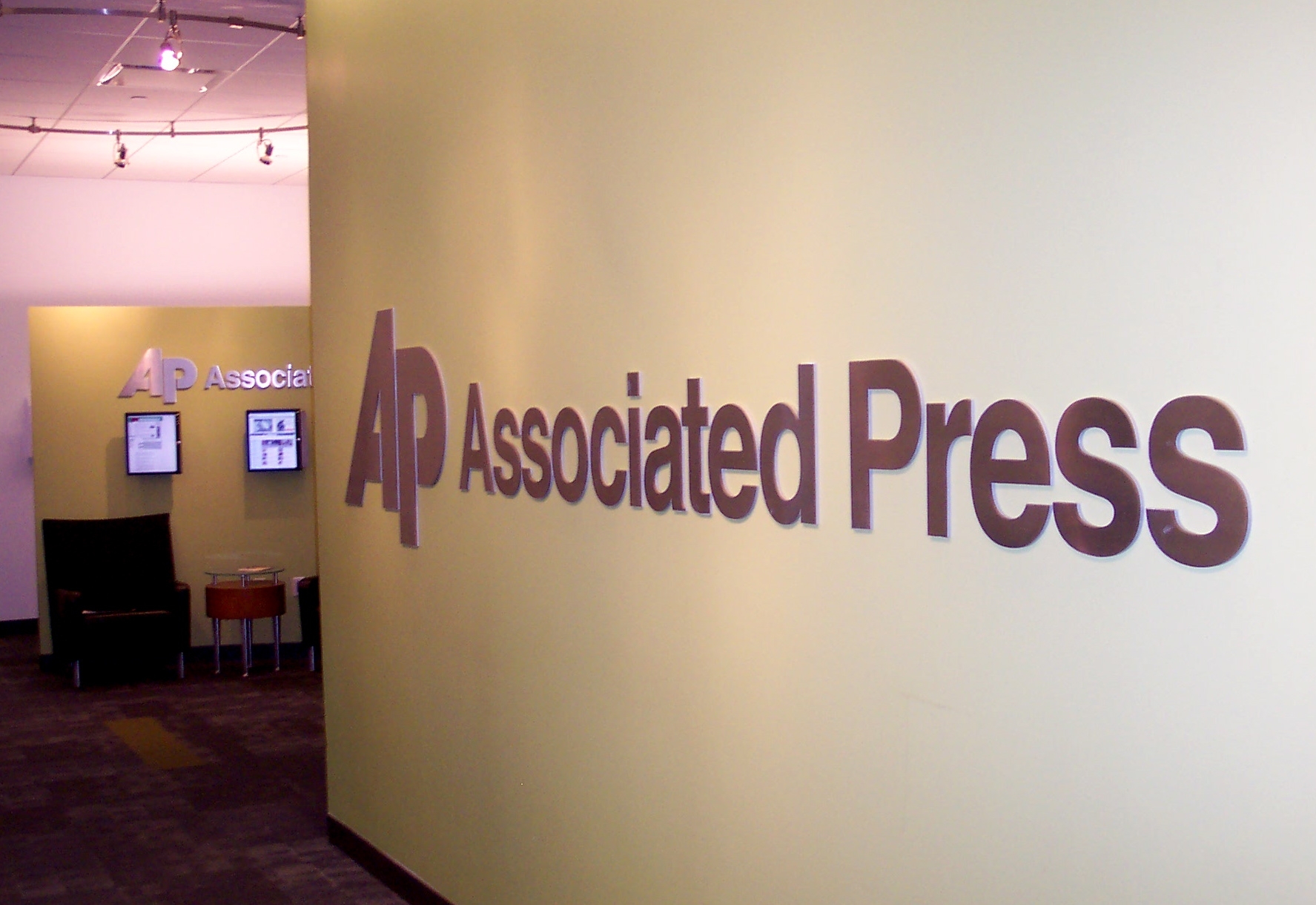 Специальный робот будет писать бизнес-новости для Associated Press