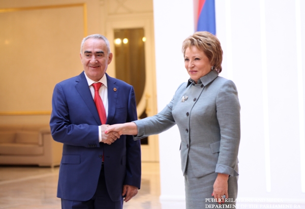 В Москве состоялась встреча спикера Национального Собрания Армении с главой Совета 
федерации РФ