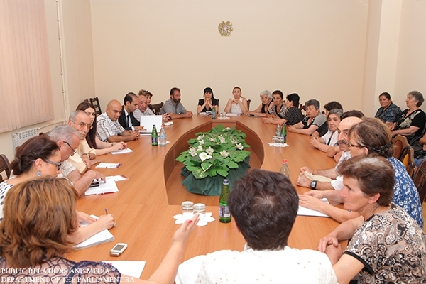 В НС Армении состоялась встреча с родными без вести пропавших