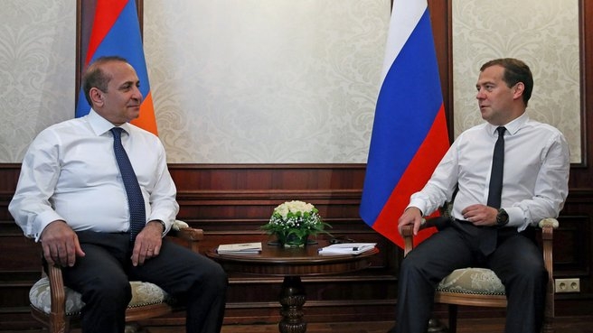 Премьер-министр РФ на встрече с премьер-министром Армении подчеркнул союзнический 
характер армяно-российских отношений